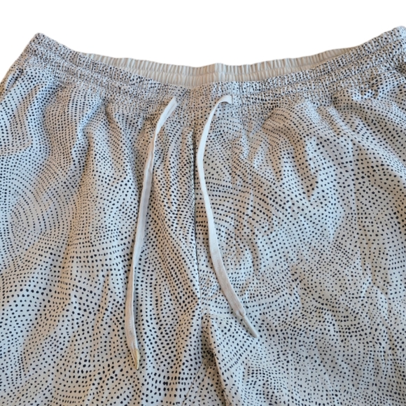 Men's Lululemon Speckled Drwastring 7" shorts. Size XXL - Picture 8 of 8